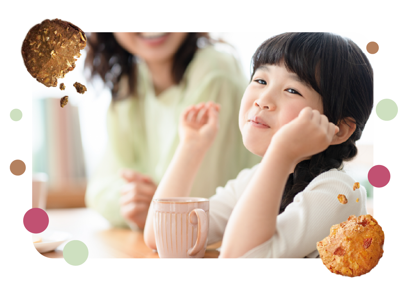 女の子がお菓子を食べて幸せそうな様子